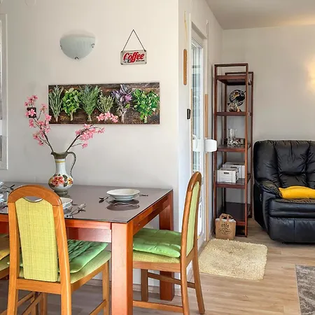 Casa de Férias 2 Bedroom Lovely In Drazice Podhum