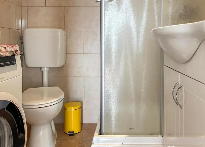 2 Bedroom Lovely In Drazice Nyaraló