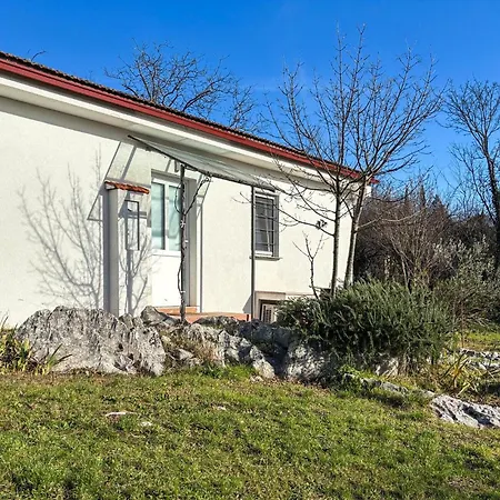 Ferienhaus 2 Bedroom Lovely In Drazice